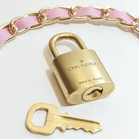Price is firm.Louis Vuitton ✨ padlock and matching key - Picture 3 of 4